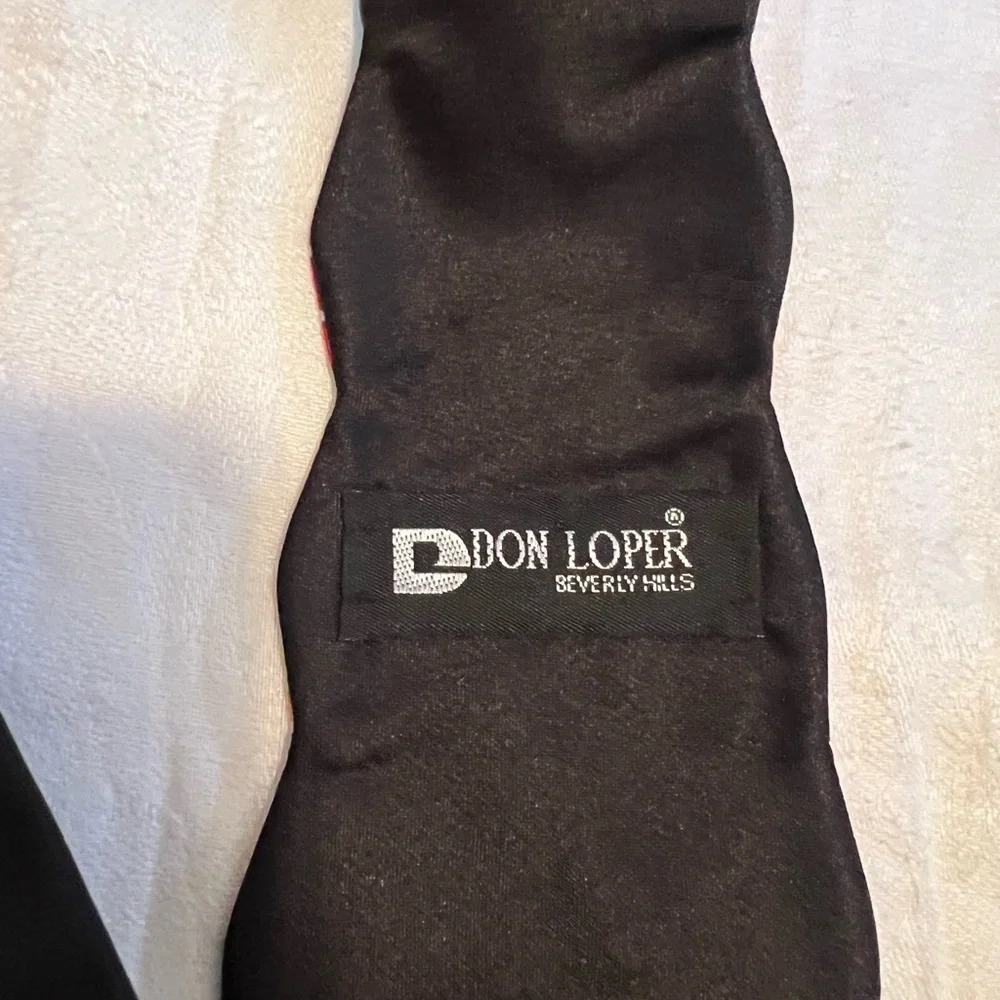 Don Loper by Beverly Hills Christmas bulb tie.